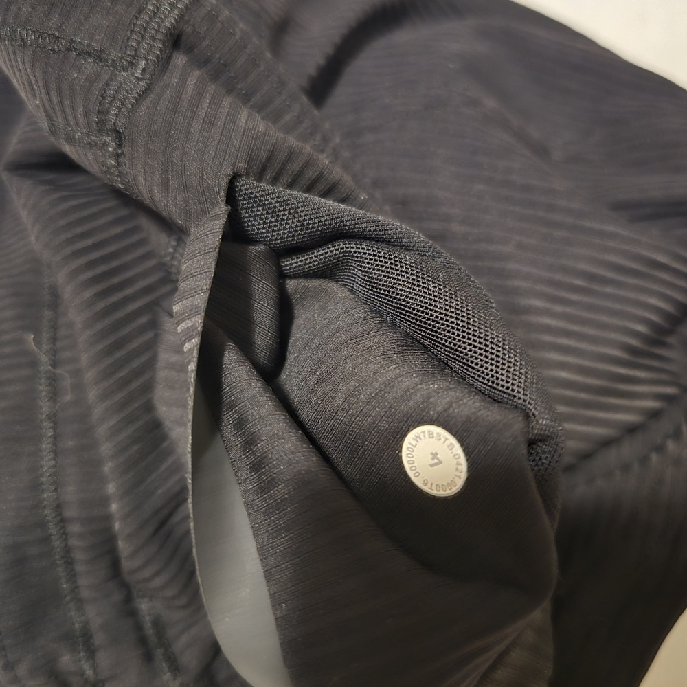 Lululemon shorts - Picture 3 of 4